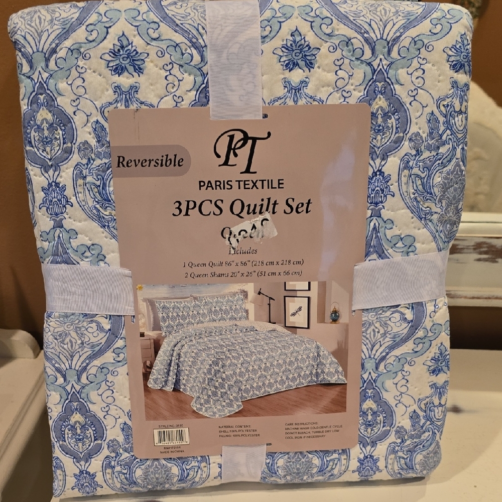 Queen Size Reversible Quilt Set